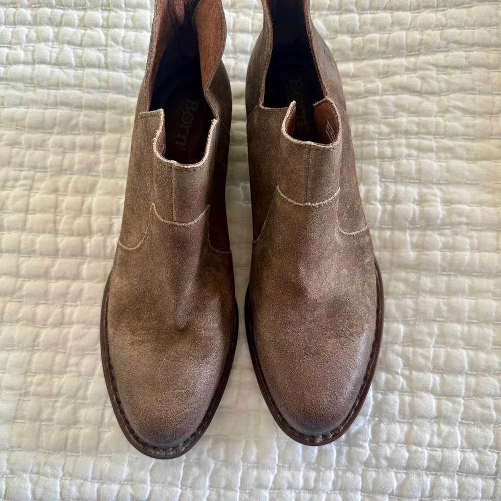 Born Kerri Women’s ankle boots new size 9 women’s Taupe distress - Picture 8 of 10